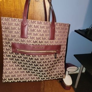 Michael kors extra large crossbody